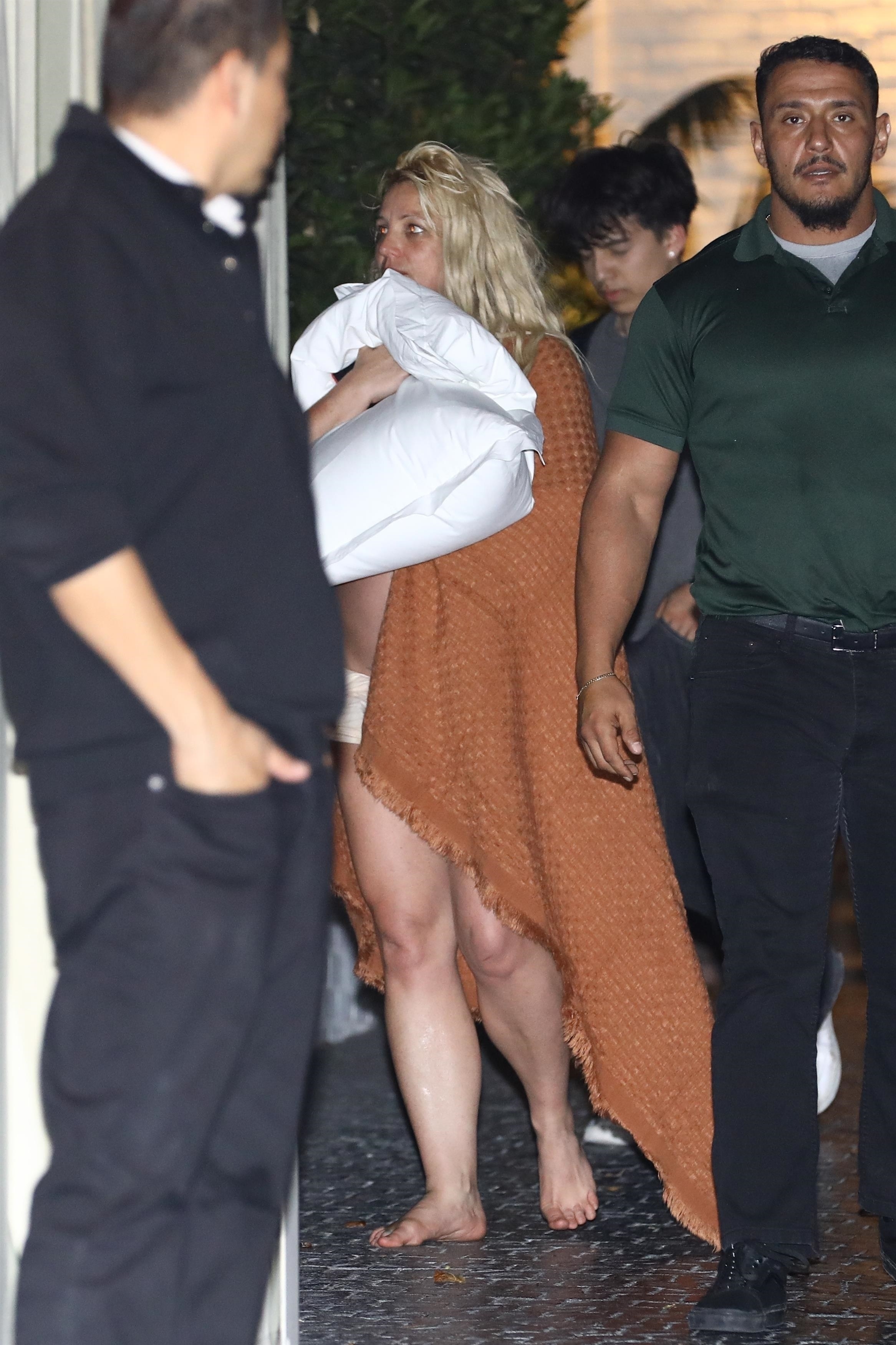 Britney Spears feet FeetDatabase