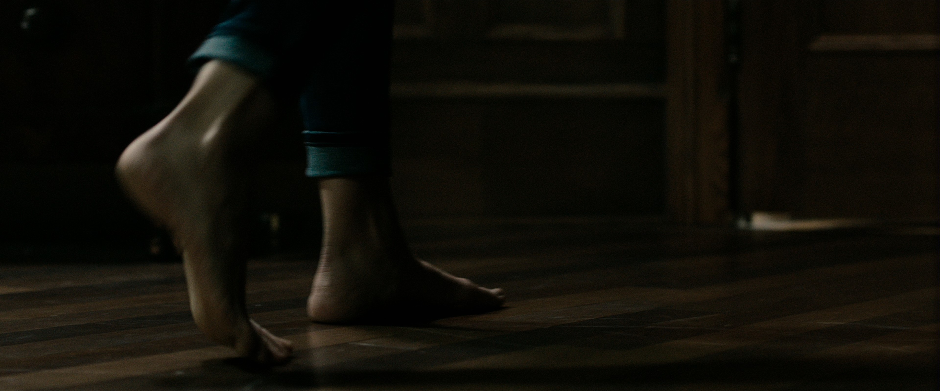 Lauren Cohan feet | FeetDatabase.com