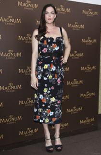 Liv Tyler feet photo thumbnail