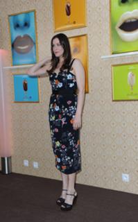 Liv Tyler feet photo thumbnail