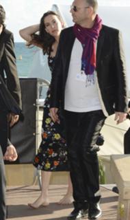 Liv Tyler feet photo thumbnail