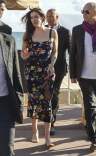Liv Tyler feet photo thumbnail