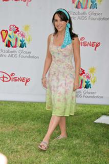 Lacey Chabert feet photo thumbnail