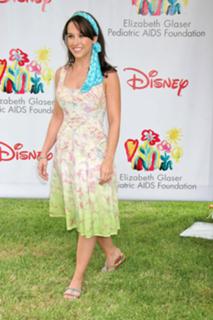 Lacey Chabert feet photo thumbnail
