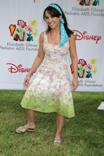 Lacey Chabert feet photo thumbnail
