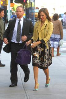 Jessica Alba feet photo thumbnail