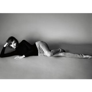 Karlie Kloss feet photo thumbnail