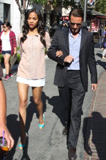 Zoe Saldana feet photo thumbnail