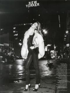 Karlie Kloss feet photo thumbnail