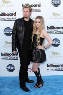 Avril Lavigne feet photo thumbnail