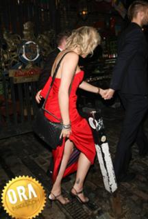 Rita Ora feet photo thumbnail