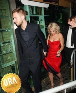 Rita Ora feet photo thumbnail