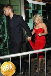 Rita Ora feet photo thumbnail