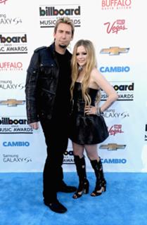 Avril Lavigne feet photo thumbnail