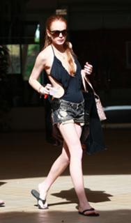 Lindsay Lohan feet photo thumbnail