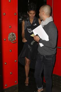 Halle Berry feet photo thumbnail