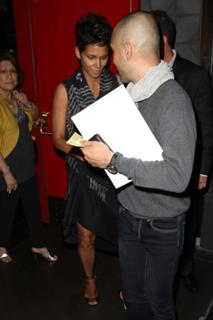 Halle Berry feet photo thumbnail