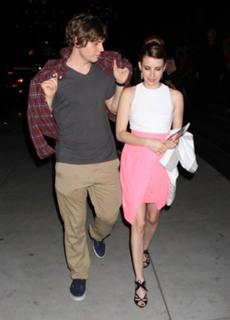 Emma Roberts feet photo thumbnail