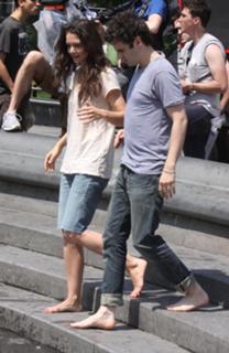 Katie Holmes feet photo thumbnail