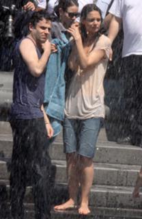 Katie Holmes feet photo thumbnail