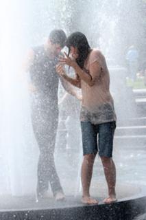 Katie Holmes feet photo thumbnail