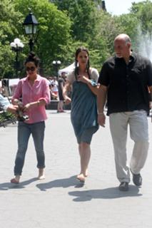 Katie Holmes feet photo thumbnail