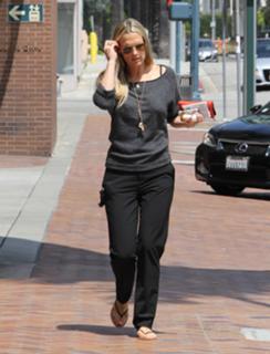 Molly Sims feet photo thumbnail