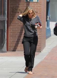 Molly Sims feet photo thumbnail