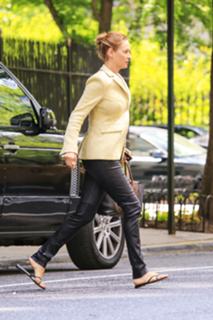 Uma Thurman feet photo thumbnail