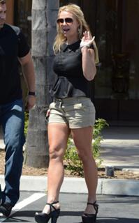 Britney Spears feet photo thumbnail