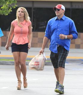 Britney Spears feet photo thumbnail