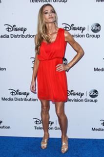 Denise Richards feet photo thumbnail