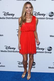 Denise Richards feet photo thumbnail