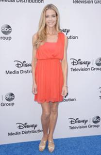 Denise Richards feet photo thumbnail