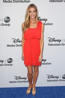 Denise Richards feet photo thumbnail