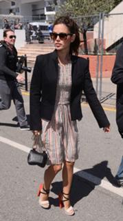 Rachel Bilson feet photo thumbnail