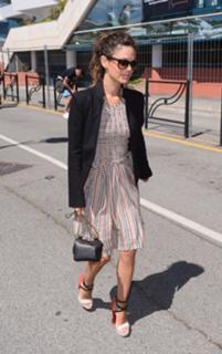 Rachel Bilson feet photo thumbnail