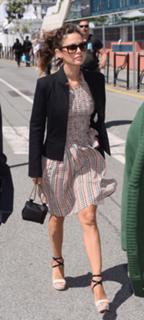 Rachel Bilson feet photo thumbnail