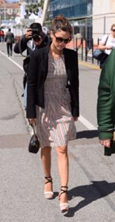Rachel Bilson feet photo thumbnail