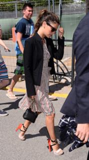 Rachel Bilson feet photo thumbnail