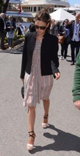 Rachel Bilson feet photo thumbnail