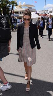 Rachel Bilson feet photo thumbnail