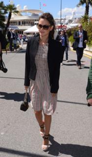 Rachel Bilson feet photo thumbnail