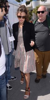 Rachel Bilson feet photo thumbnail