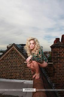 Rita Ora feet photo thumbnail