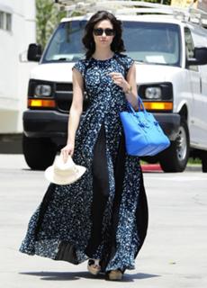 Emmy Rossum feet photo thumbnail