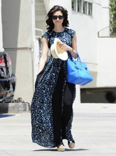 Emmy Rossum feet photo thumbnail