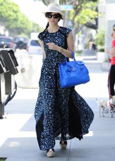 Emmy Rossum feet photo thumbnail