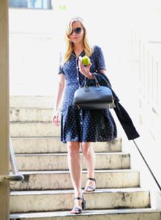 Kirsten Dunst feet photo thumbnail