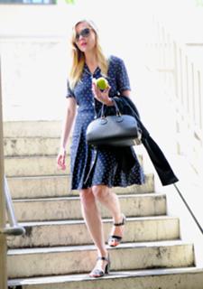 Kirsten Dunst feet photo thumbnail